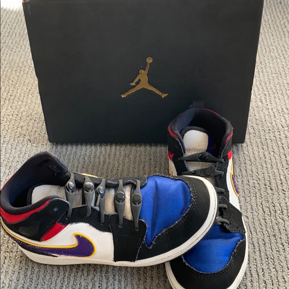 Boys retro style Jordan’s! Size 13